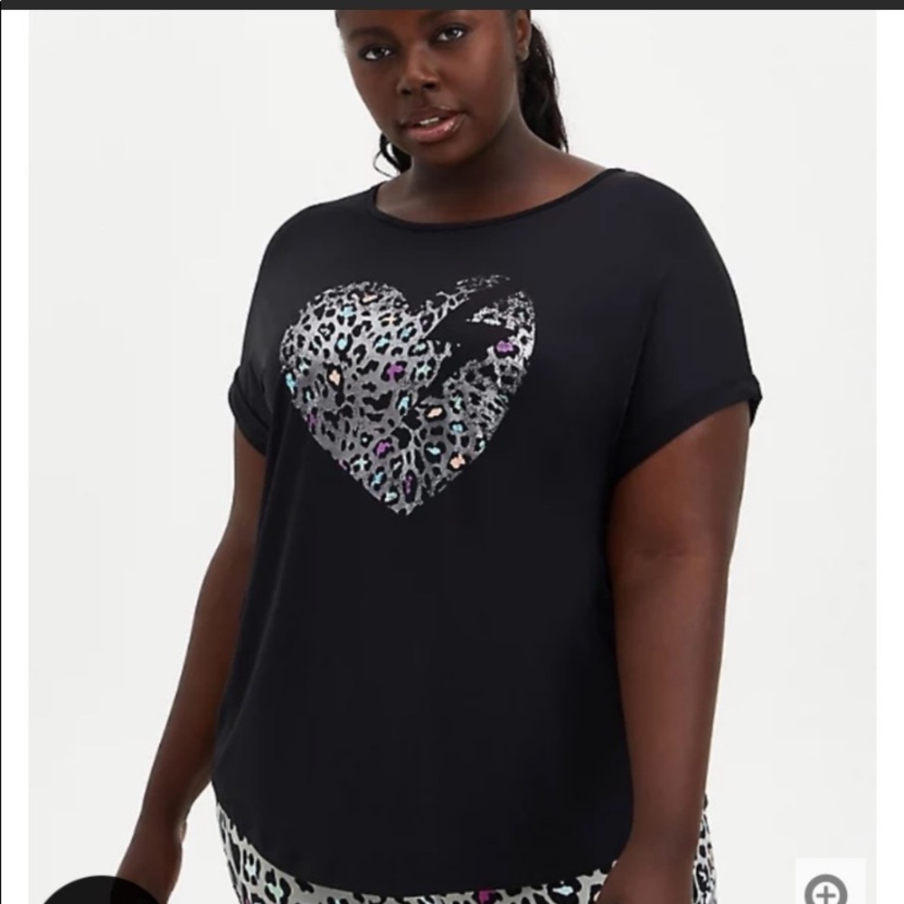 Torrid 3X black top with heart